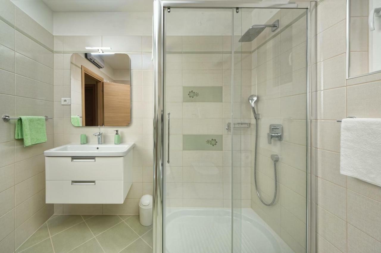 Rainbow Apartman Póla Kültér fotó