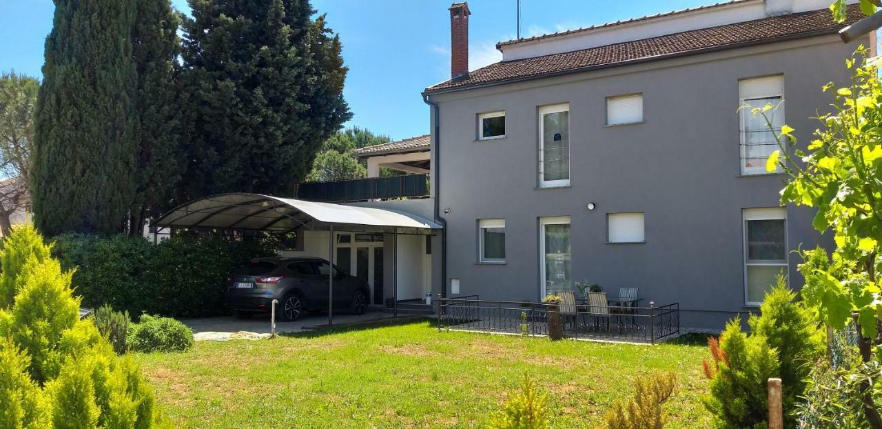 Rainbow Apartman Póla Kültér fotó